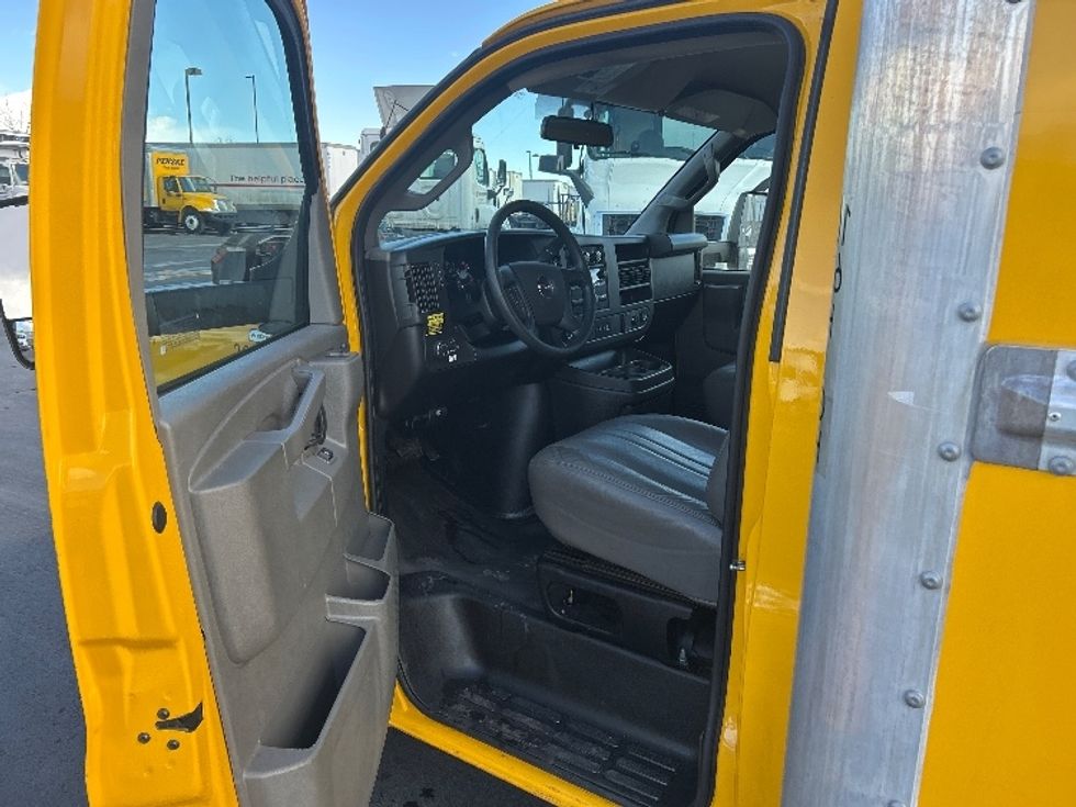 Light Duty Box Truck-Light and Medium Duty Trucks-GMC-2022-Savana G33903-Colorado Springs-CO-19,569\n\t\tmiles-$ 38,750 - Image 16