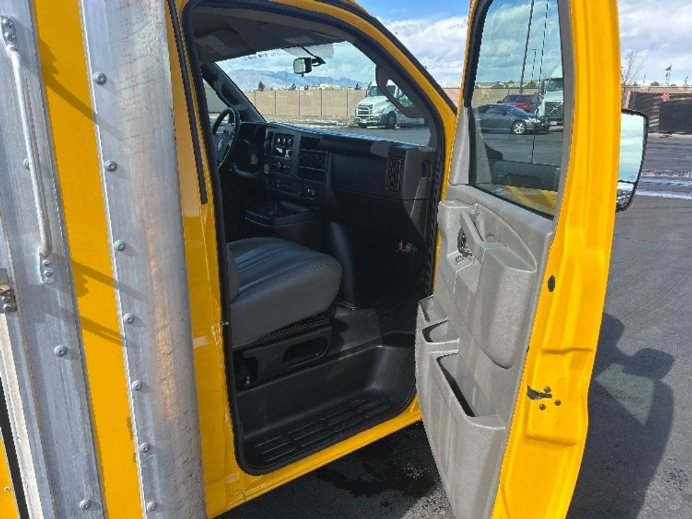 Light Duty Box Truck-Light and Medium Duty Trucks-GMC-2022-Savana G33903-Colorado Springs-CO-19,569\n\t\tmiles-$ 38,750 - Image 20