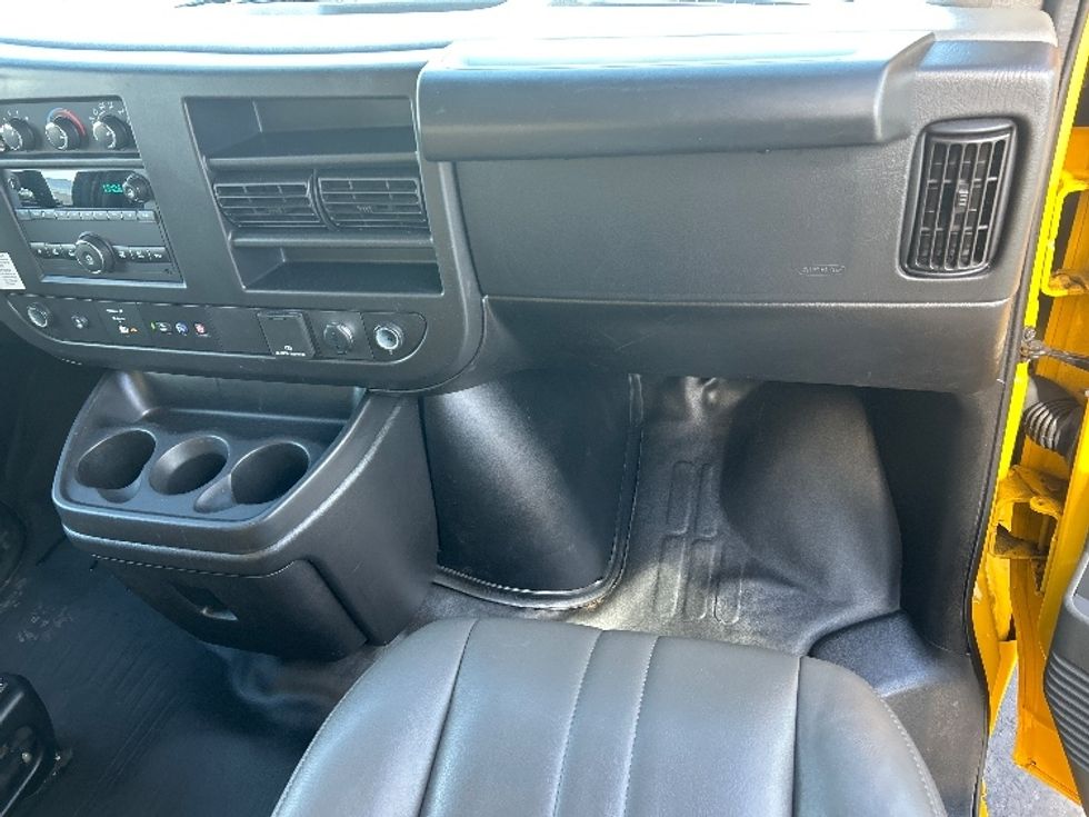 Light Duty Box Truck-Light and Medium Duty Trucks-GMC-2022-Savana G33903-Colorado Springs-CO-19,569\n\t\tmiles-$ 38,750 - Image 21