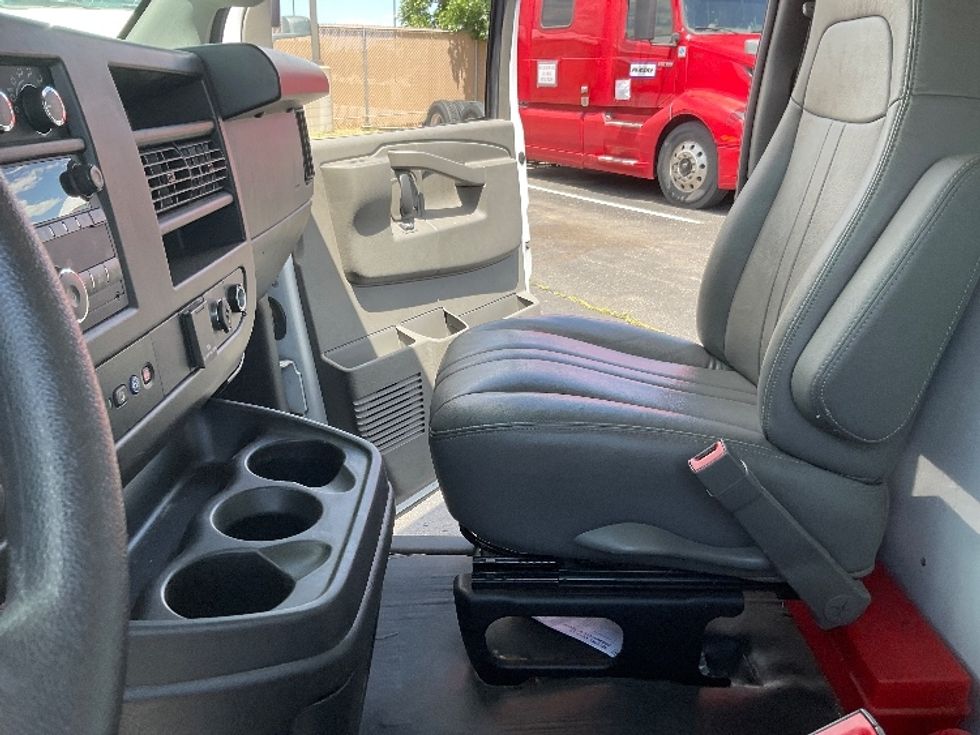 Light Duty Box Truck-Light and Medium Duty Trucks-GMC-2022-Savana G33903-Colorado Springs-CO-33,570\n\t\tmiles-$ 46,500 - Image 18