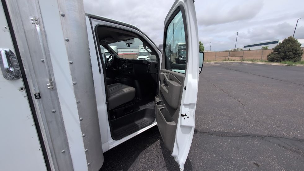 Light Duty Box Truck-Light and Medium Duty Trucks-GMC-2022-Savana G33903-Colorado Springs-CO-48,414\n\t\tmiles-$ 41,250 - Image 17
