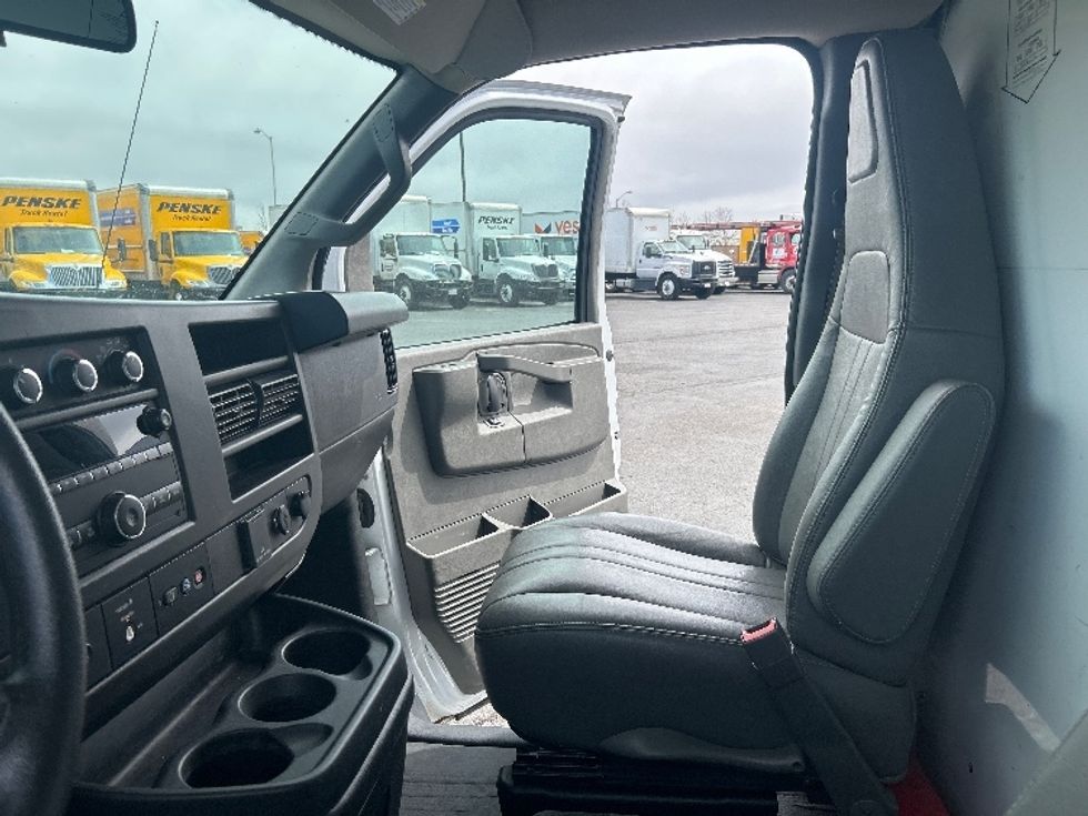 Light Duty Box Truck-Light and Medium Duty Trucks-GMC-2022-Savana G33903-Colorado Springs-CO-62,020\n\t\tmiles-$ 40,250 - Image 16