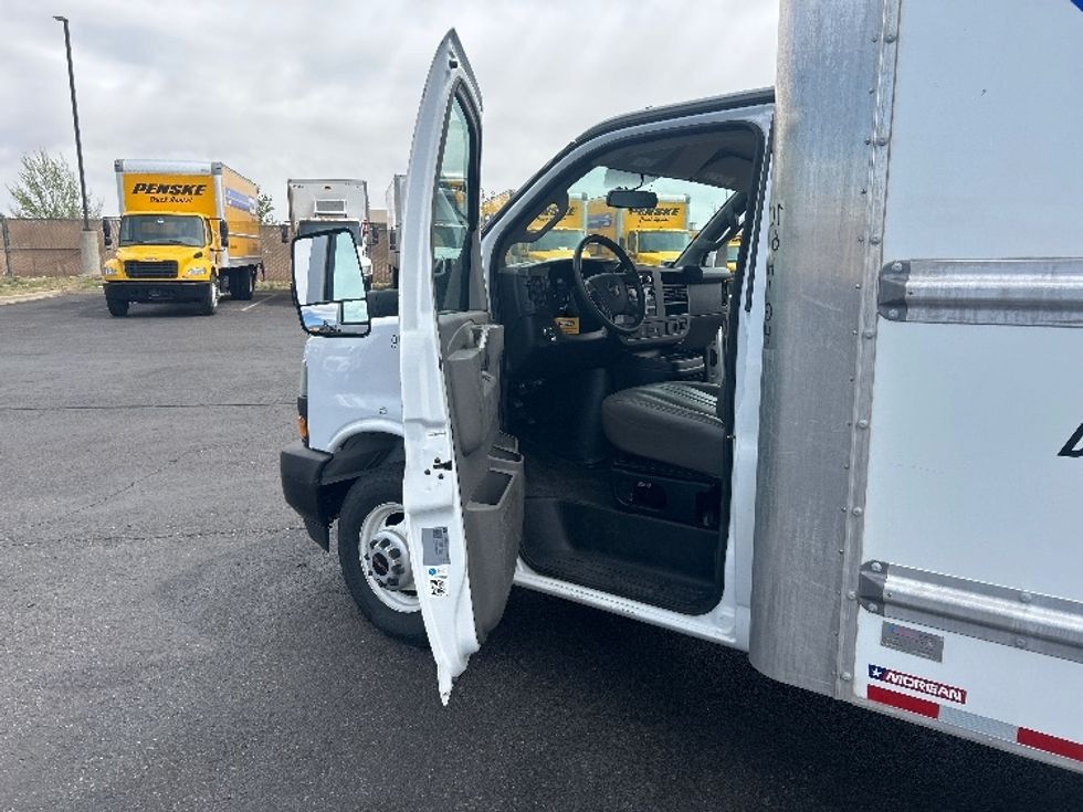 Light Duty Box Truck-Light and Medium Duty Trucks-GMC-2022-Savana G33903-Colorado Springs-CO-62,020\n\t\tmiles-$ 40,250 - Image 13