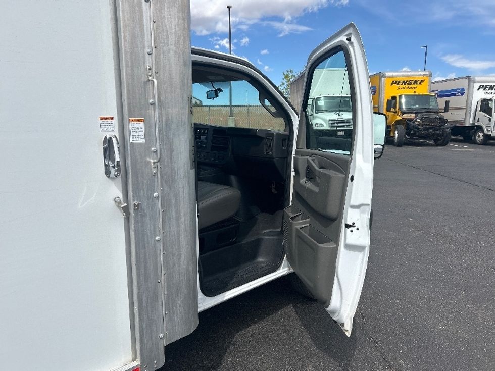 Light Duty Box Truck-Light and Medium Duty Trucks-GMC-2022-Savana G33903-Colorado Springs-CO-62,020\n\t\tmiles-$ 40,250 - Image 17