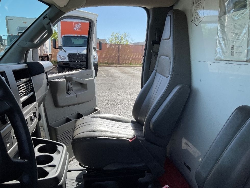 Light Duty Box Truck-Light and Medium Duty Trucks-GMC-2022-Savana G33903-Colorado Springs-CO-71,571\n\t\tmiles-$ 39,500 - Image 18