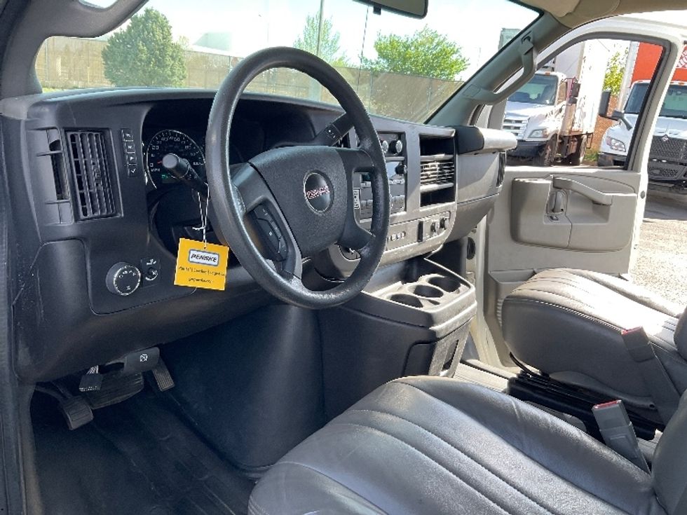 Light Duty Box Truck-Light and Medium Duty Trucks-GMC-2022-Savana G33903-Colorado Springs-CO-71,571\n\t\tmiles-$ 39,500 - Image 16