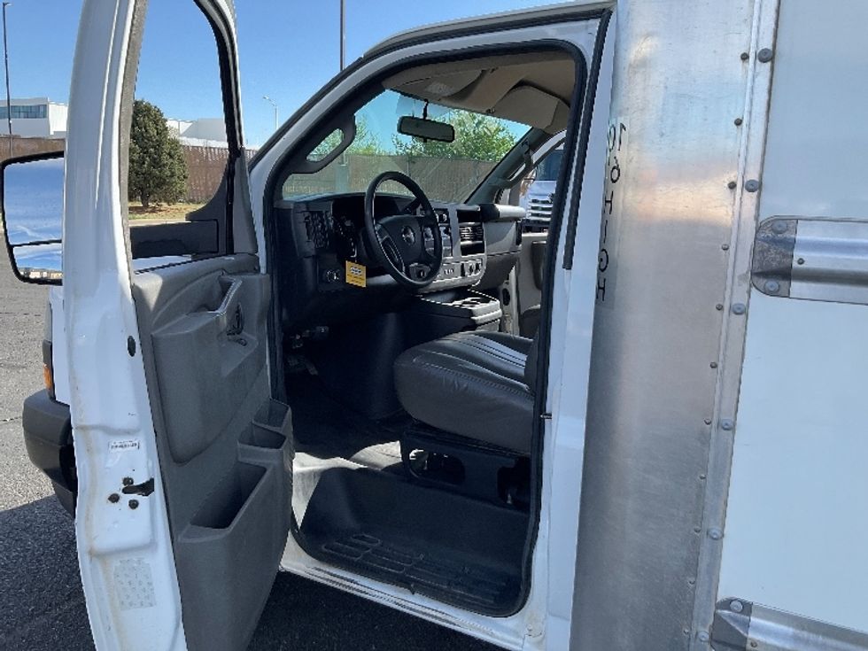 Light Duty Box Truck-Light and Medium Duty Trucks-GMC-2022-Savana G33903-Colorado Springs-CO-71,571\n\t\tmiles-$ 39,500 - Image 15