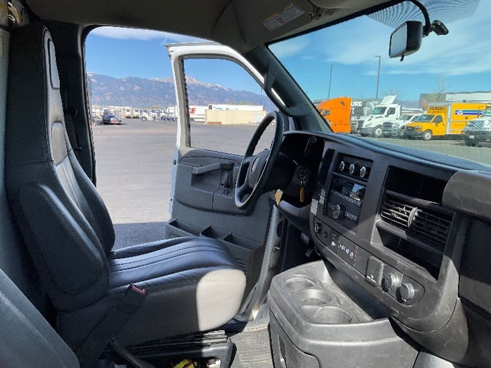 Light Duty Box Truck-Light and Medium Duty Trucks-GMC-2022-Savana G33903-Colorado Springs-CO-71,571\n\t\tmiles-$ 39,500 - Image 21