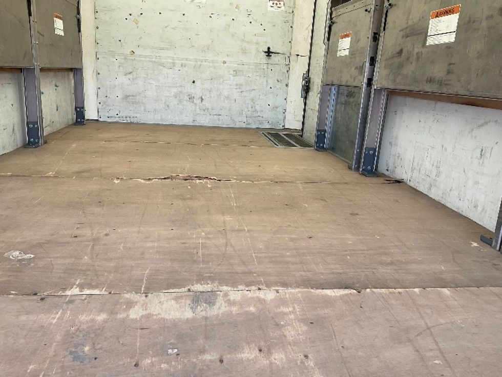 Light Duty Box Truck-Light and Medium Duty Trucks-GMC-2022-Savana G33903-Colorado Springs-CO-71,571\n\t\tmiles-$ 39,500 - Image 25