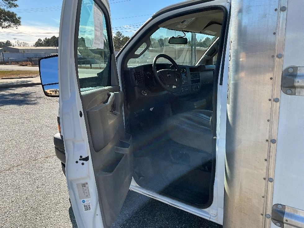 Light Duty Box Truck-Light and Medium Duty Trucks-GMC-2022-Savana G33903-Columbus-GA-70,107\n\t\tmiles-$ 46,000 - Image 16