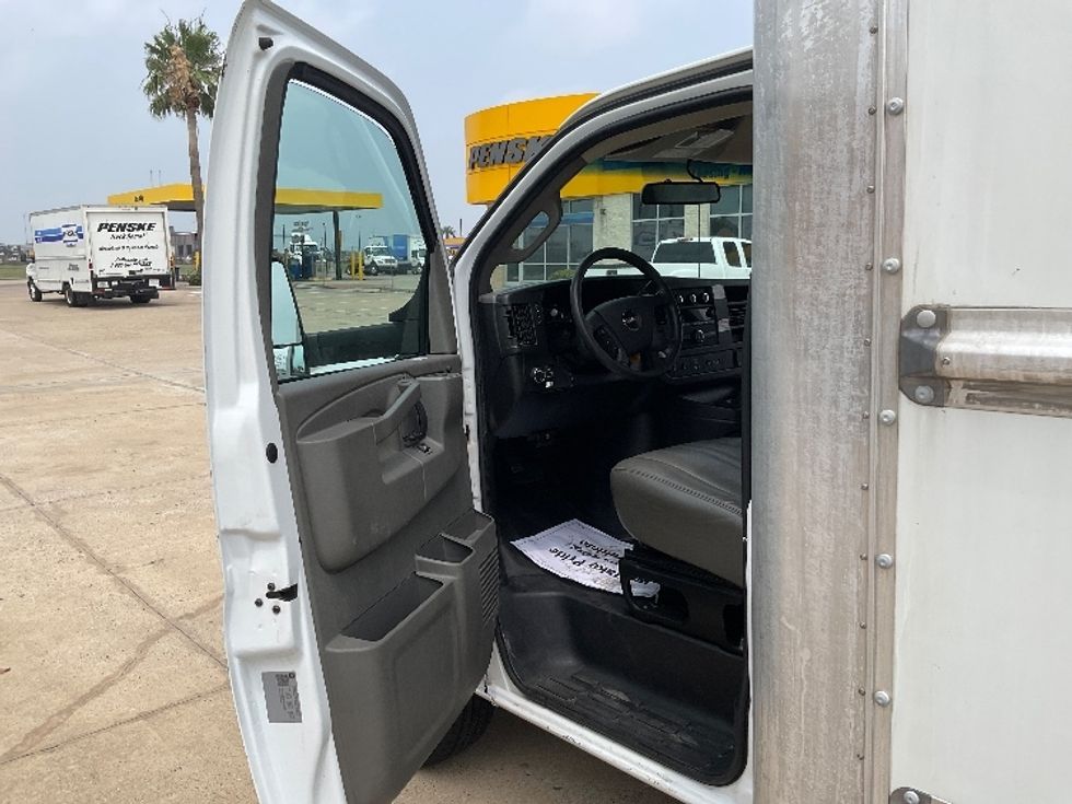 Light Duty Box Truck-Light and Medium Duty Trucks-GMC-2022-Savana G33903-Corpus Christi-TX-76,738\n\t\tmiles-$ 33,500 - Image 16