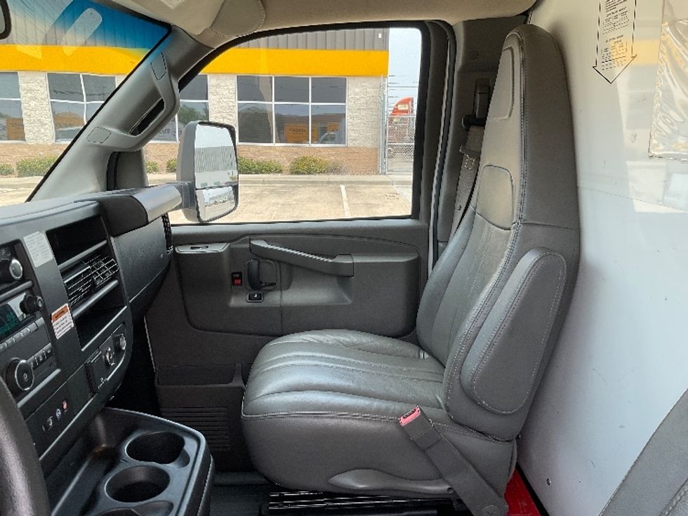 Light Duty Box Truck-Light and Medium Duty Trucks-GMC-2022-Savana G33903-Corpus Christi-TX-76,738\n\t\tmiles-$ 33,500 - Image 19
