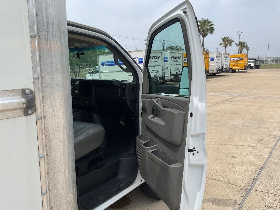 Light Duty Box Truck-Light and Medium Duty Trucks-GMC-2022-Savana G33903-Corpus Christi-TX-76,738\n\t\tmiles-$ 33,500 - Image 20