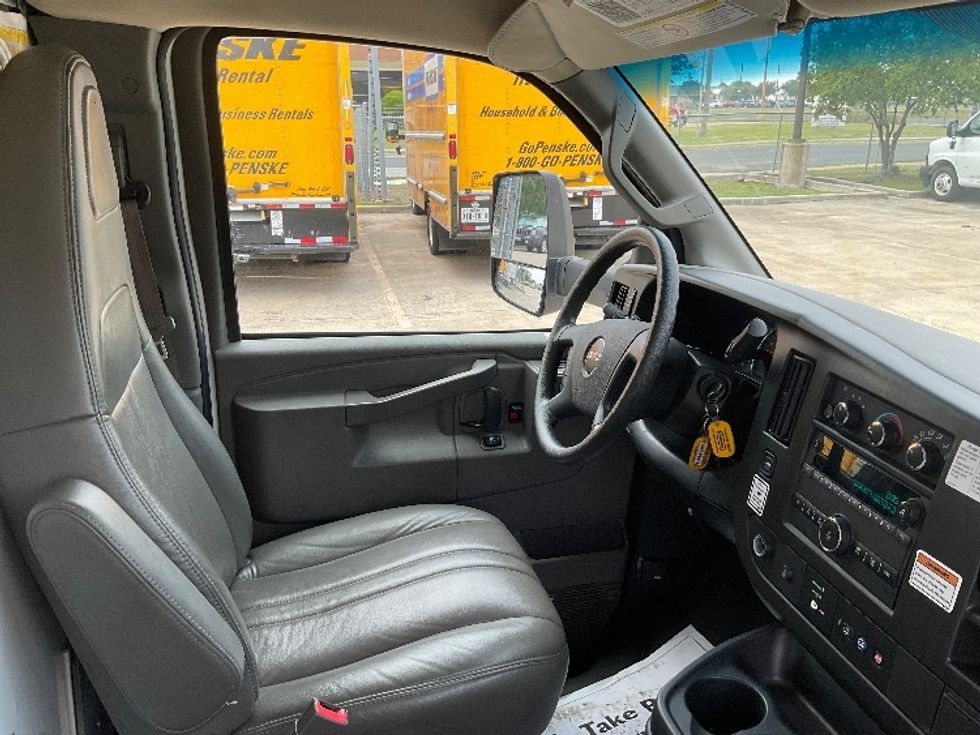 Light Duty Box Truck-Light and Medium Duty Trucks-GMC-2022-Savana G33903-Corpus Christi-TX-76,738\n\t\tmiles-$ 33,500 - Image 22