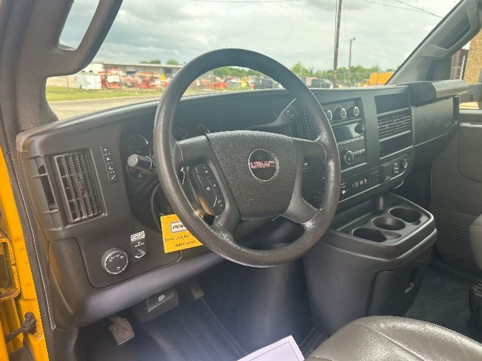 Light Duty Box Truck-Light and Medium Duty Trucks-GMC-2022-Savana G33903-Dallas-TX-102,457\n\t\tmiles-$ 28,750 - Image 16