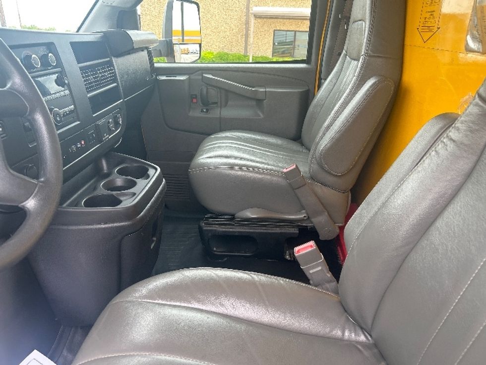 Light Duty Box Truck-Light and Medium Duty Trucks-GMC-2022-Savana G33903-Dallas-TX-102,457\n\t\tmiles-$ 28,750 - Image 18