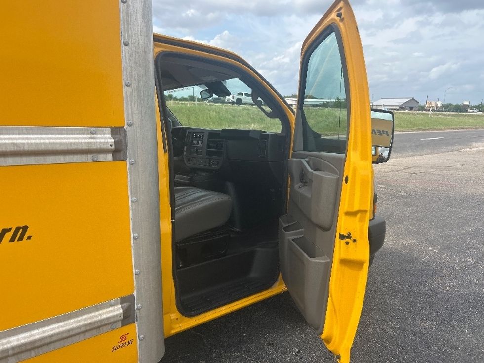 Light Duty Box Truck-Light and Medium Duty Trucks-GMC-2022-Savana G33903-Dallas-TX-102,457\n\t\tmiles-$ 28,750 - Image 19