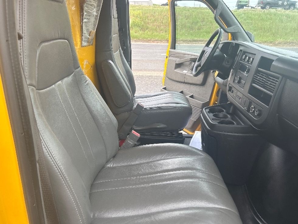 Light Duty Box Truck-Light and Medium Duty Trucks-GMC-2022-Savana G33903-Dallas-TX-102,457\n\t\tmiles-$ 28,750 - Image 21