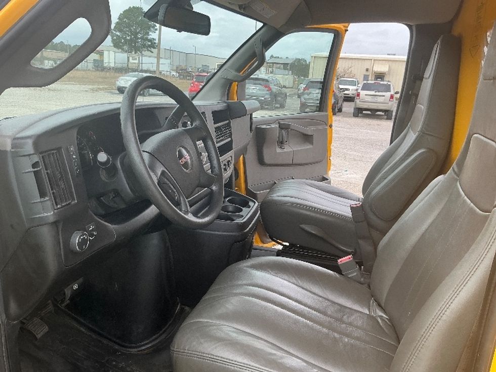 Light Duty Box Truck-Light and Medium Duty Trucks-GMC-2022-Savana G33903-Dallas-TX-103,717\n\t\tmiles-$ 27,750 - Image 17