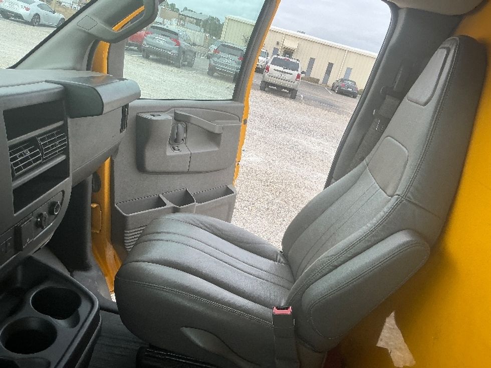 Light Duty Box Truck-Light and Medium Duty Trucks-GMC-2022-Savana G33903-Dallas-TX-103,717\n\t\tmiles-$ 27,750 - Image 19