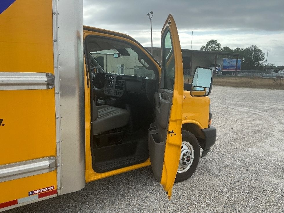 Light Duty Box Truck-Light and Medium Duty Trucks-GMC-2022-Savana G33903-Dallas-TX-103,717\n\t\tmiles-$ 27,750 - Image 20