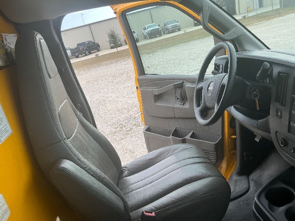 Light Duty Box Truck-Light and Medium Duty Trucks-GMC-2022-Savana G33903-Dallas-TX-103,717\n\t\tmiles-$ 27,750 - Image 22