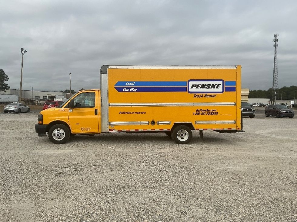 Light Duty Box Truck-Light and Medium Duty Trucks-GMC-2022-Savana G33903-Dallas-TX-103,717\n\t\tmiles-$ 27,750 - Image 4