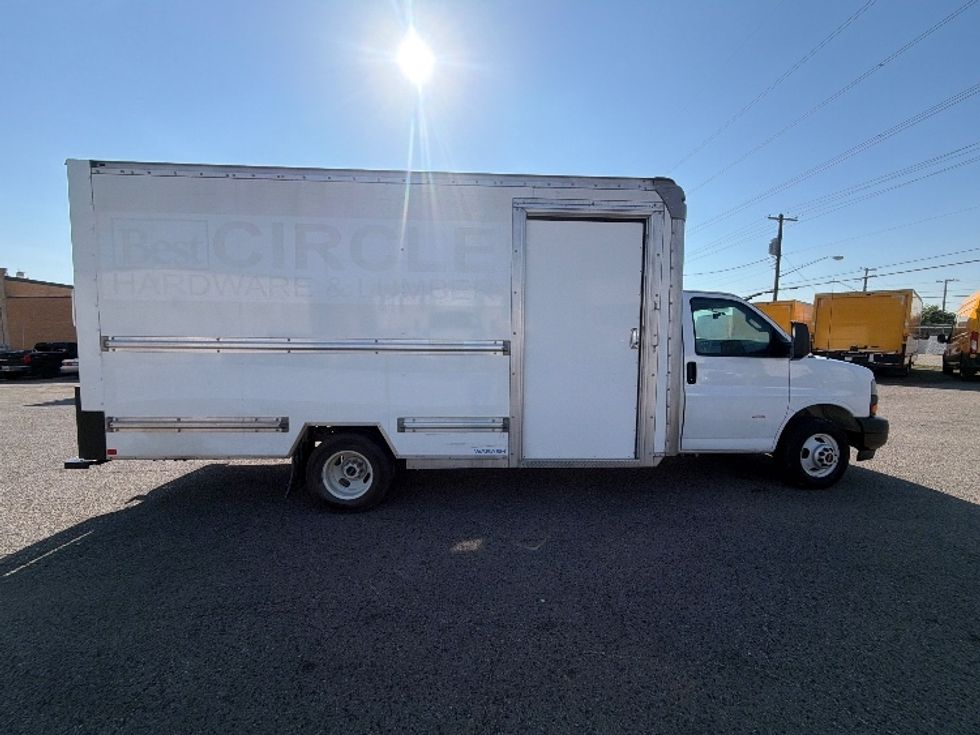 Light Duty Box Truck-Light and Medium Duty Trucks-GMC-2022-Savana G33903-Dallas-TX-25,084\n\t\tmiles-$ 43,000 - Image 12