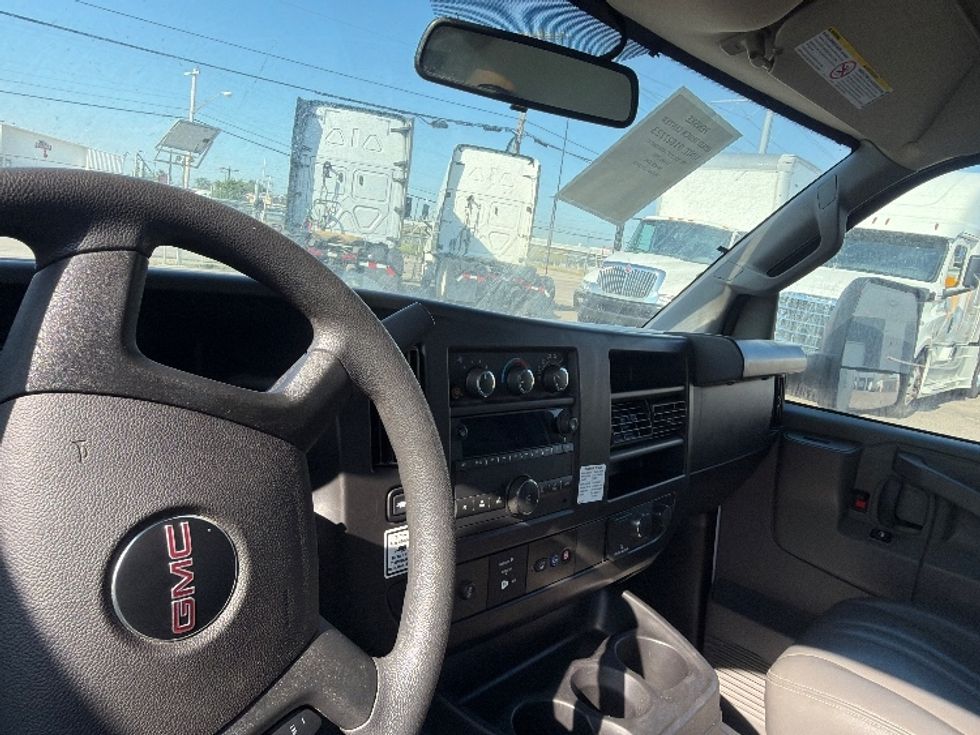 Light Duty Box Truck-Light and Medium Duty Trucks-GMC-2022-Savana G33903-Dallas-TX-25,084\n\t\tmiles-$ 43,000 - Image 14