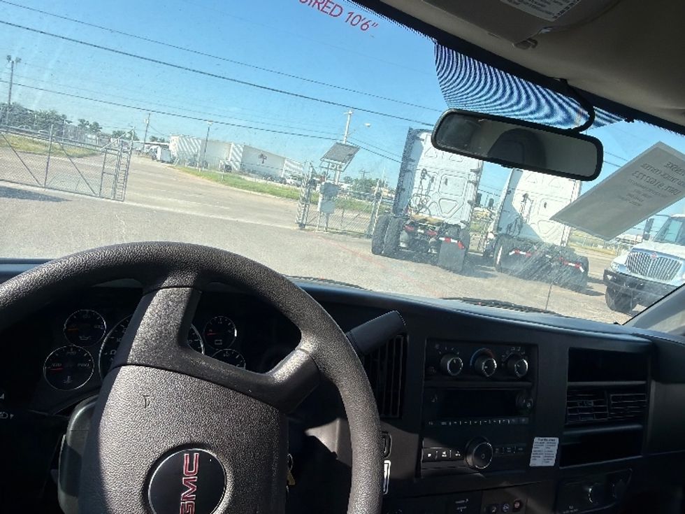 Light Duty Box Truck-Light and Medium Duty Trucks-GMC-2022-Savana G33903-Dallas-TX-25,084\n\t\tmiles-$ 43,000 - Image 15