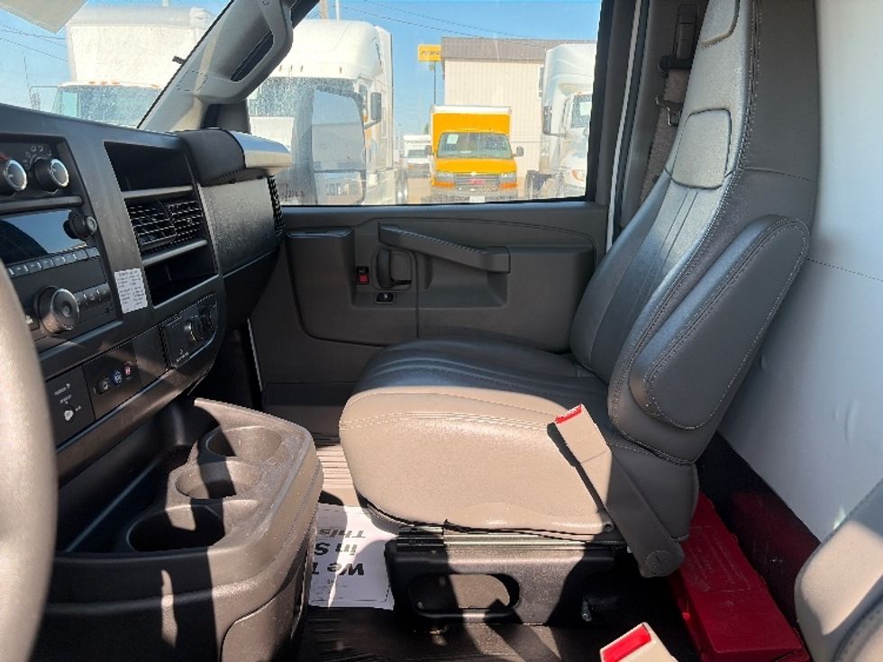 Light Duty Box Truck-Light and Medium Duty Trucks-GMC-2022-Savana G33903-Dallas-TX-25,084\n\t\tmiles-$ 43,000 - Image 16