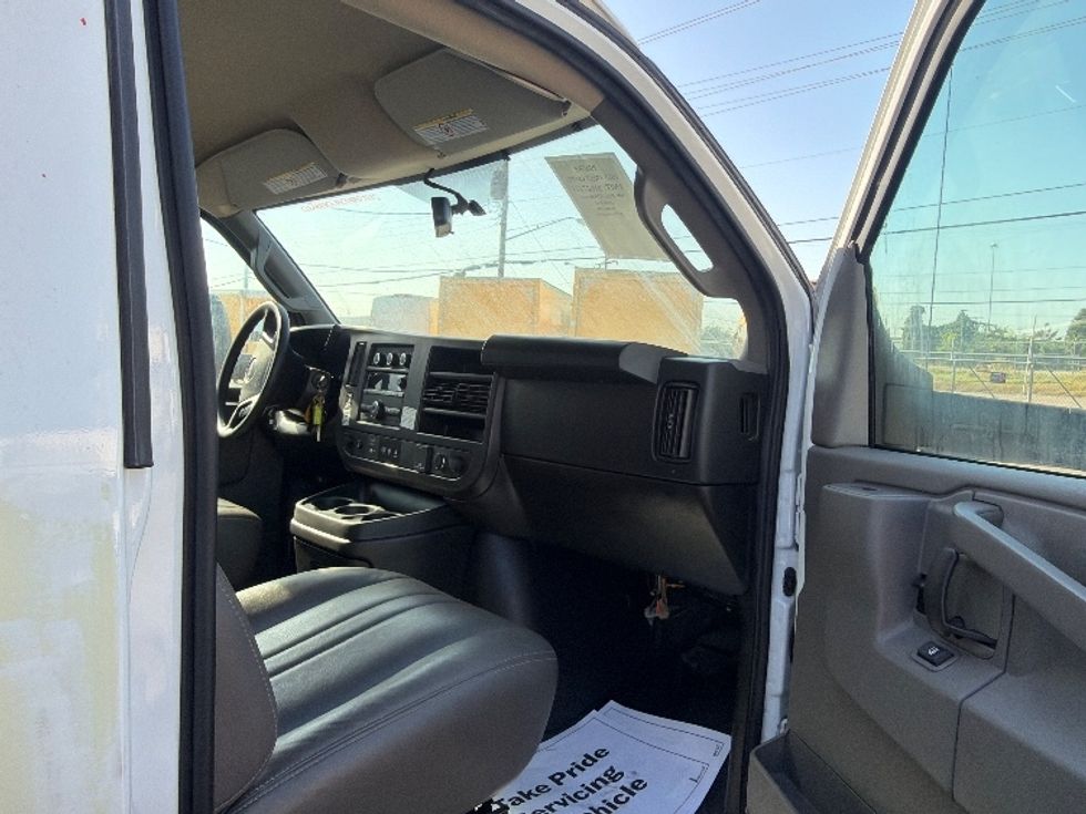 Light Duty Box Truck-Light and Medium Duty Trucks-GMC-2022-Savana G33903-Dallas-TX-25,084\n\t\tmiles-$ 43,000 - Image 17