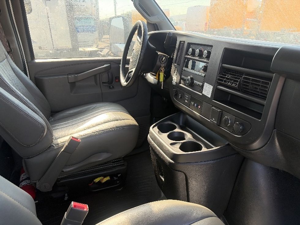 Light Duty Box Truck-Light and Medium Duty Trucks-GMC-2022-Savana G33903-Dallas-TX-25,084\n\t\tmiles-$ 43,000 - Image 19