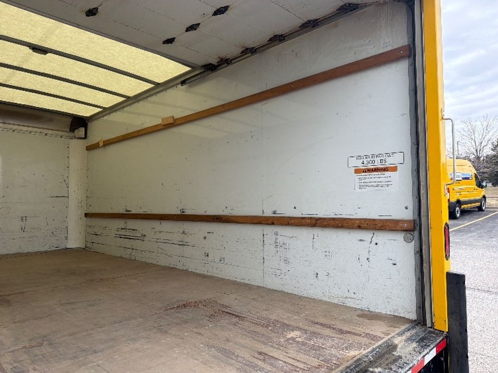 Light Duty Box Truck-Light and Medium Duty Trucks-GMC-2022-Savana G33903-Davenport-IA-89,989\n\t\tmiles-$ 29,250 - Image 12