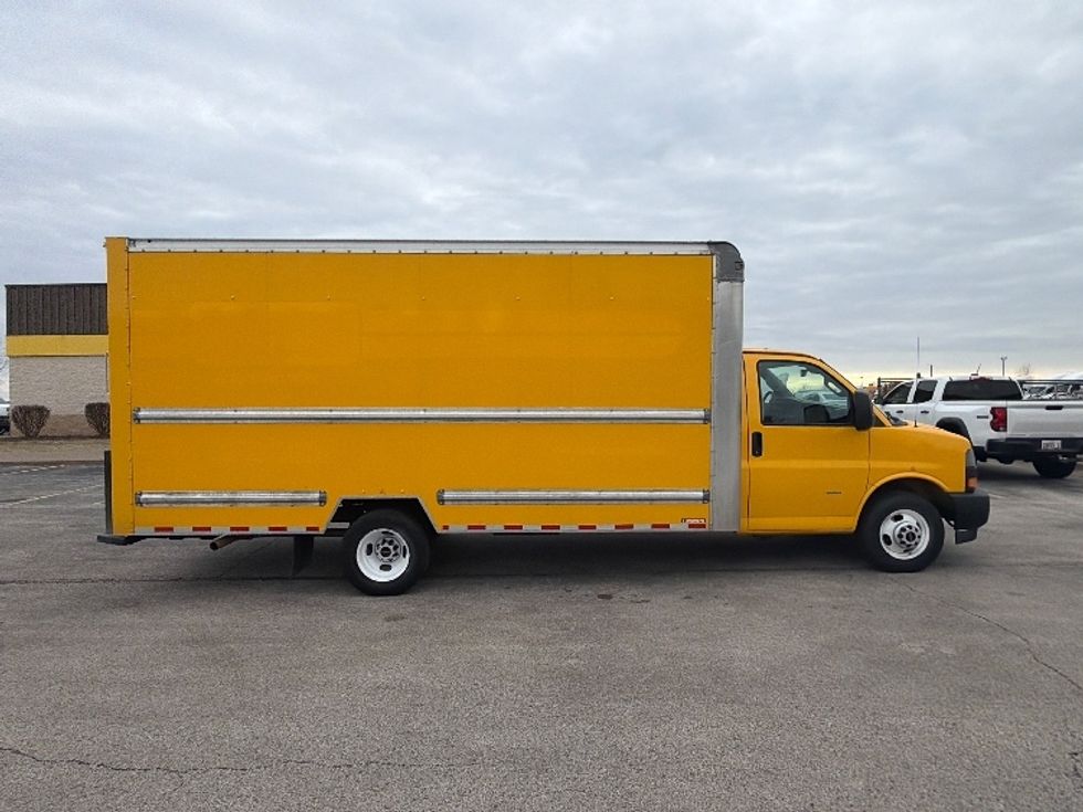 Light Duty Box Truck-Light and Medium Duty Trucks-GMC-2022-Savana G33903-Davenport-IA-89,989\n\t\tmiles-$ 29,250 - Image 15