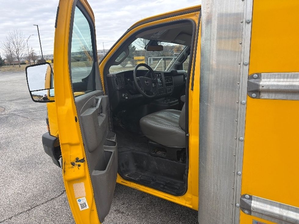 Light Duty Box Truck-Light and Medium Duty Trucks-GMC-2022-Savana G33903-Davenport-IA-89,989\n\t\tmiles-$ 29,250 - Image 16