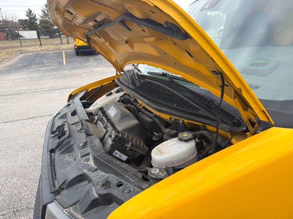 Light Duty Box Truck-Light and Medium Duty Trucks-GMC-2022-Savana G33903-Davenport-IA-89,989\n\t\tmiles-$ 29,250 - Image 24