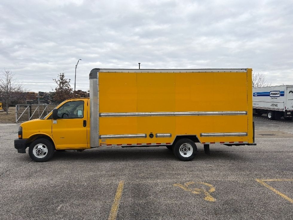 Light Duty Box Truck-Light and Medium Duty Trucks-GMC-2022-Savana G33903-Davenport-IA-89,989\n\t\tmiles-$ 29,250 - Image 4