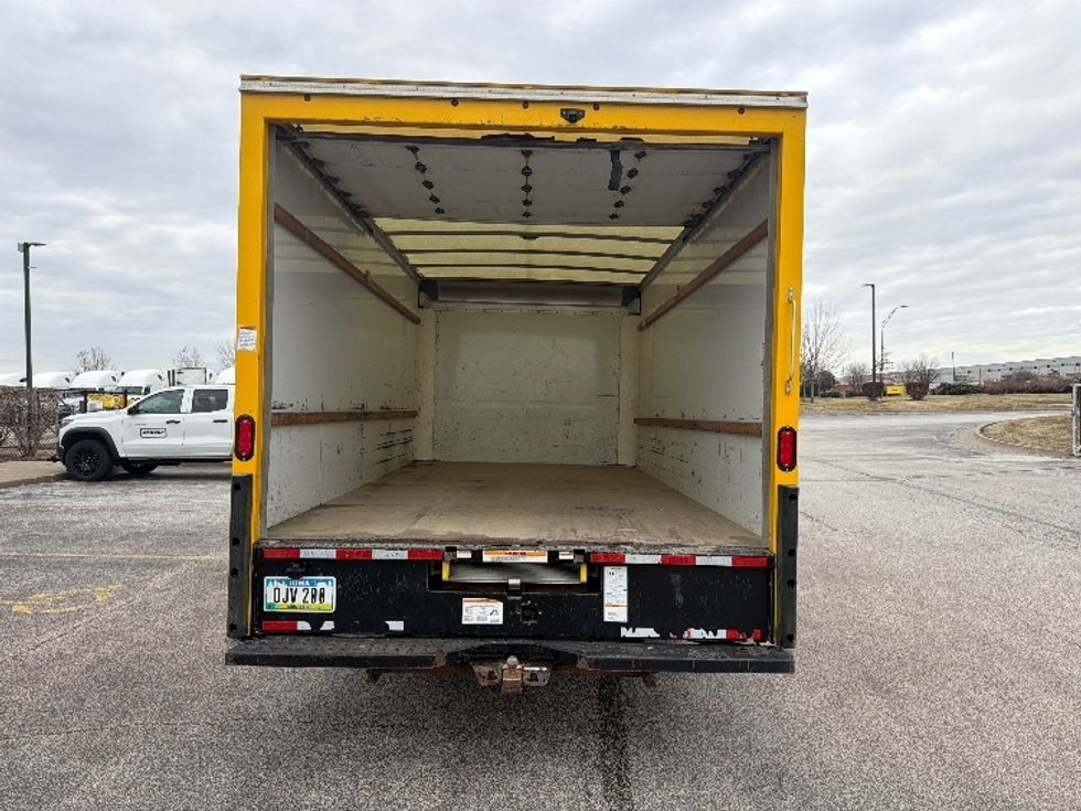 Light Duty Box Truck-Light and Medium Duty Trucks-GMC-2022-Savana G33903-Davenport-IA-89,989\n\t\tmiles-$ 29,250 - Image 8