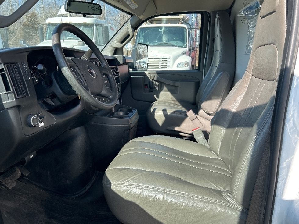 Light Duty Box Truck-Light and Medium Duty Trucks-GMC-2022-Savana G33903-Dayton-NJ-64,930\n\t\tmiles-$ 40,500 - Image 19