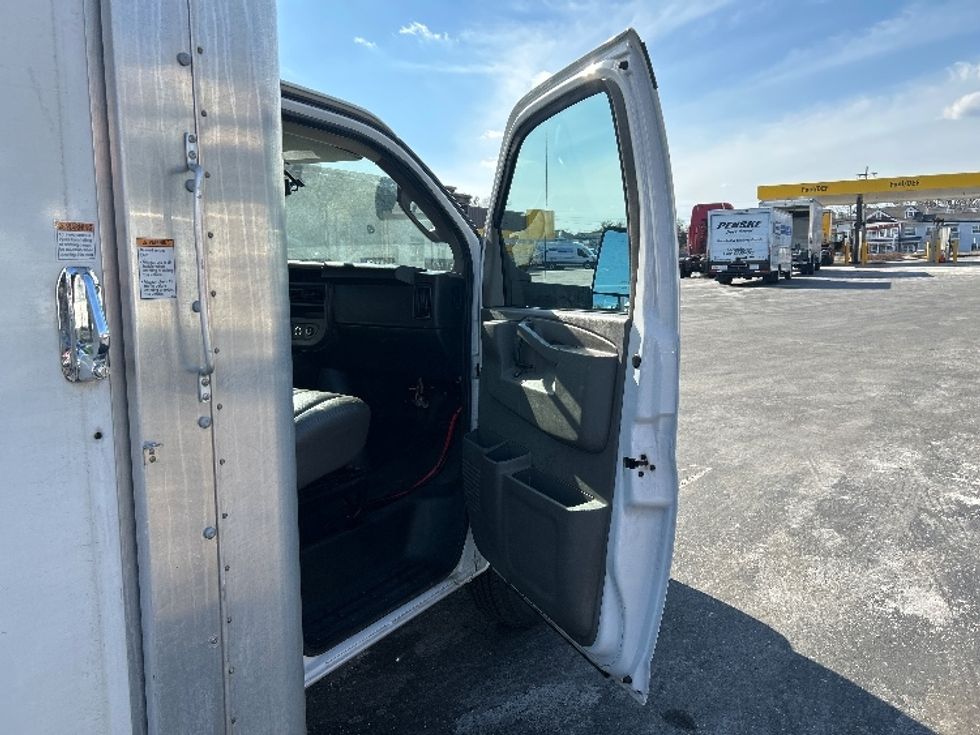 Light Duty Box Truck-Light and Medium Duty Trucks-GMC-2022-Savana G33903-Dayton-NJ-64,930\n\t\tmiles-$ 40,500 - Image 20