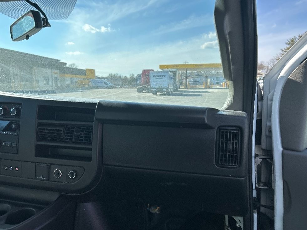 Light Duty Box Truck-Light and Medium Duty Trucks-GMC-2022-Savana G33903-Dayton-NJ-64,930\n\t\tmiles-$ 40,500 - Image 21