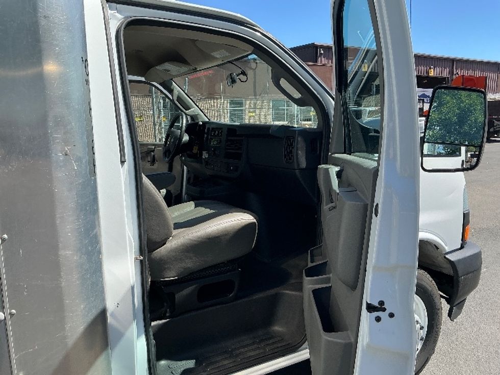 Light Duty Box Truck-Light and Medium Duty Trucks-GMC-2022-Savana G33903-Denver-CO-35,493\n\t\tmiles-$ 42,750 - Image 19
