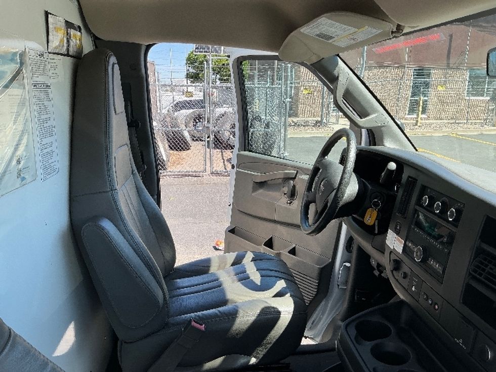Light Duty Box Truck-Light and Medium Duty Trucks-GMC-2022-Savana G33903-Denver-CO-35,493\n\t\tmiles-$ 42,750 - Image 21