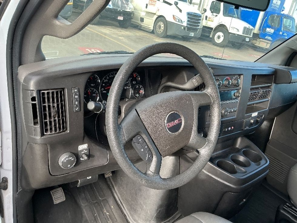 Light Duty Box Truck-Light and Medium Duty Trucks-GMC-2022-Savana G33903-Denver-CO-55,601\n\t\tmiles-$ 50,250 - Image 17