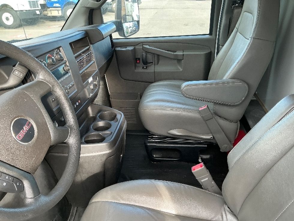 Light Duty Box Truck-Light and Medium Duty Trucks-GMC-2022-Savana G33903-Denver-CO-55,601\n\t\tmiles-$ 50,250 - Image 19