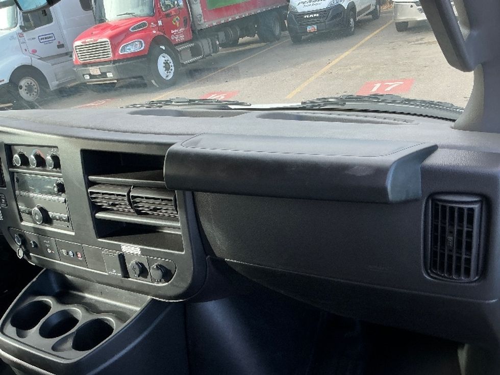 Light Duty Box Truck-Light and Medium Duty Trucks-GMC-2022-Savana G33903-Denver-CO-55,601\n\t\tmiles-$ 50,250 - Image 21