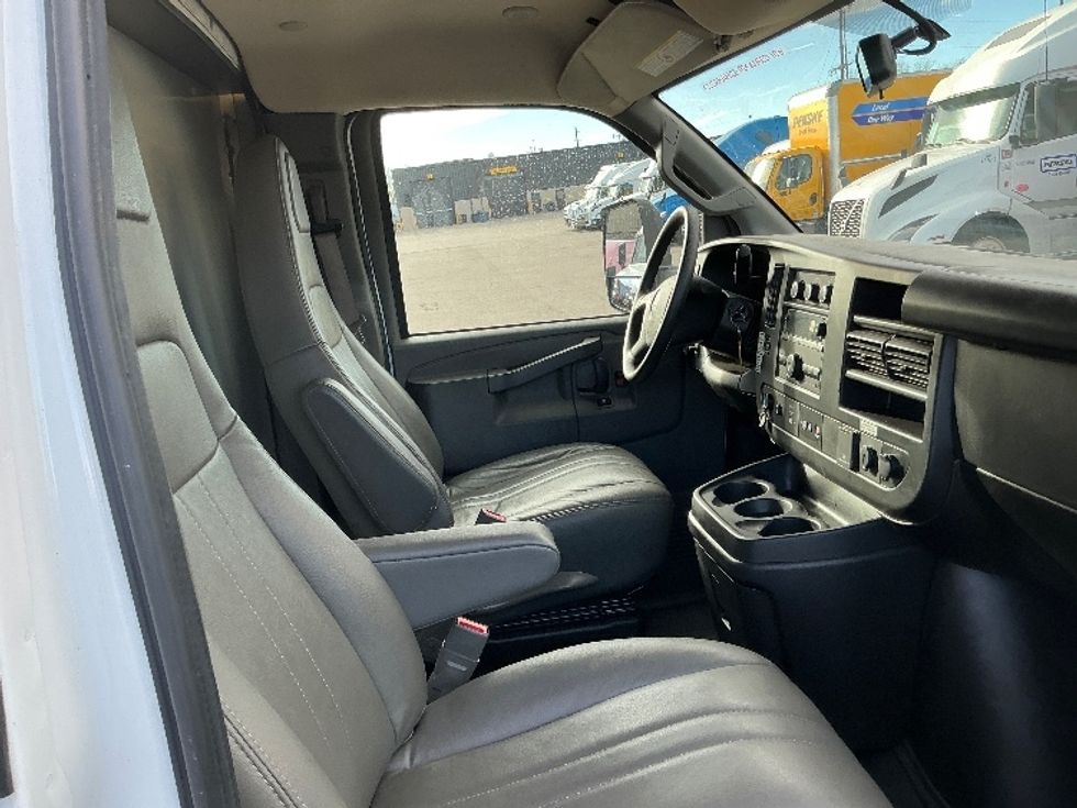 Light Duty Box Truck-Light and Medium Duty Trucks-GMC-2022-Savana G33903-Denver-CO-55,601\n\t\tmiles-$ 50,250 - Image 22