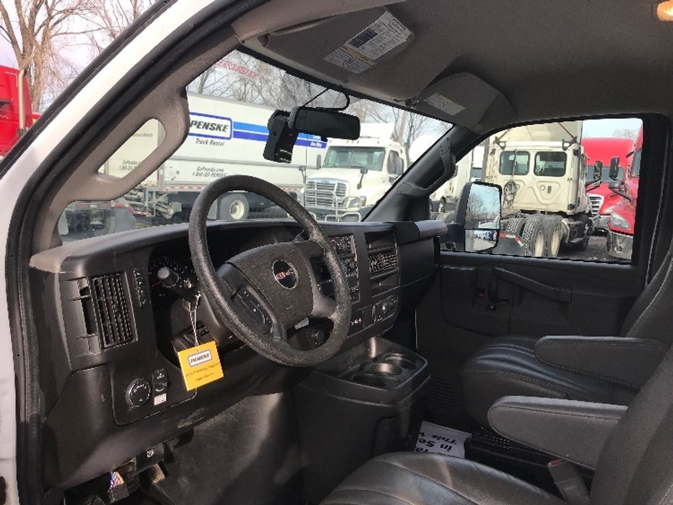 Light Duty Box Truck-Light and Medium Duty Trucks-GMC-2022-Savana G33903-Des Moines-IA-31,372\n\t\tmiles-$ 45,000 - Image 16