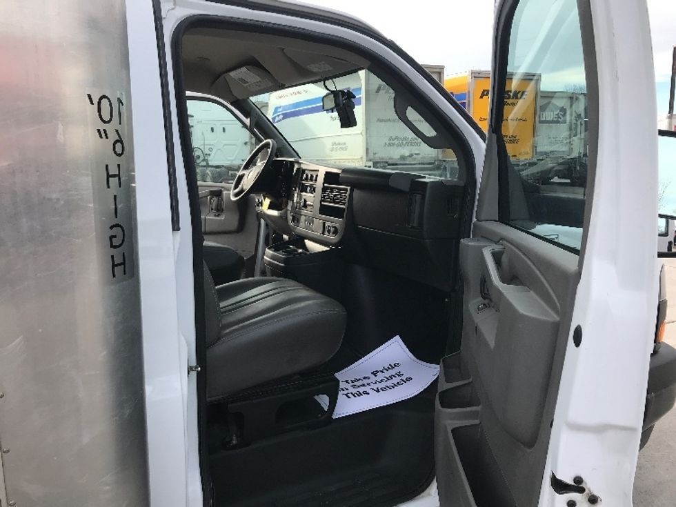 Light Duty Box Truck-Light and Medium Duty Trucks-GMC-2022-Savana G33903-Des Moines-IA-31,372\n\t\tmiles-$ 45,000 - Image 19